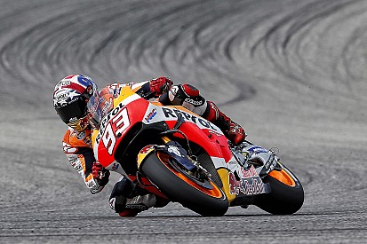Course - Márquez en démonstration, Rossi part à la faute