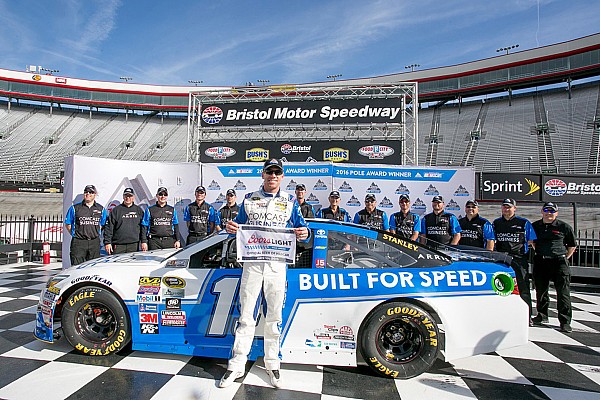 Carl Edwards asegura segunda pole consecutiva