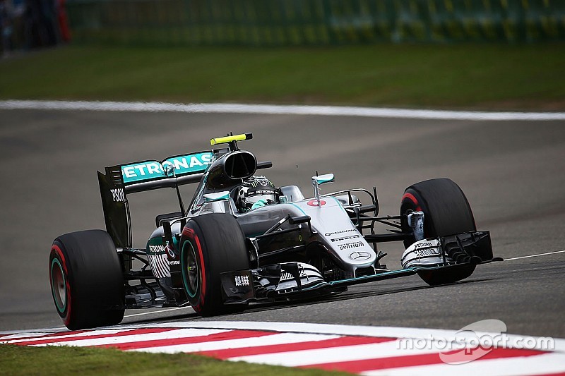 Cina: Rosberg in pole, Hamilton ultimo e Ferrari in seconda fila