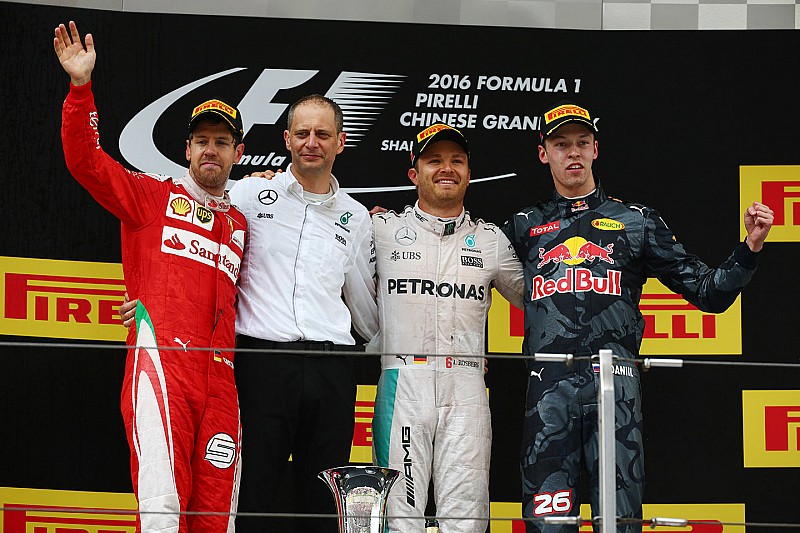 Podium: winnaar Nico Rosberg, Mercedes AMG F1 Team, tweede Sebastian Vettel, Ferrari, derde Daniil K