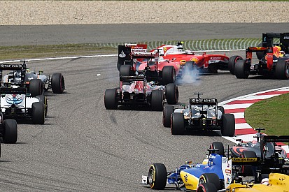 Vettel, remonté de P15 à P2, fulmine contre un Kvyat "suicidaire"