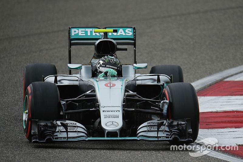 Rosberg s'échappe face à un Hamilton englué