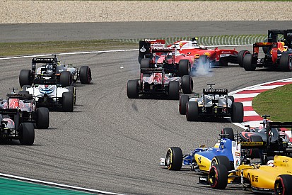 Vettel en Kvyat verschillen van mening over startincident