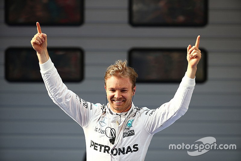 Winner Nico Rosberg, Mercedes AMG F1 Team in parc ferme