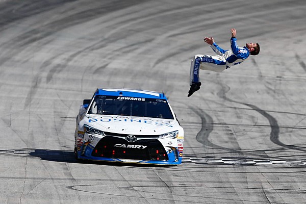 Carl Edwards logra su cuarto triunfo en Bristol