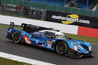 Alpine au pied du podium à Silverstone