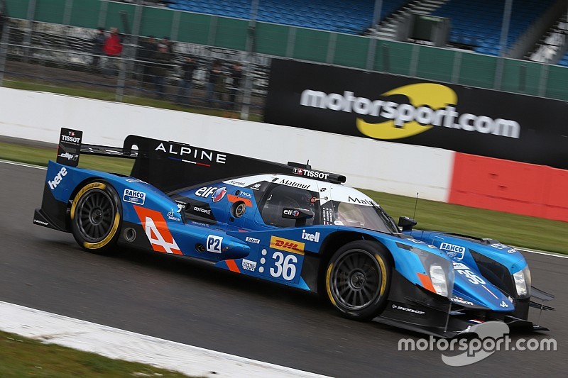 Alpine au pied du podium à Silverstone