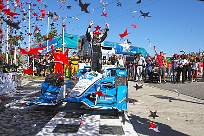 Simon Pagenaud schiva la penalità e centra il successo a Long Beach