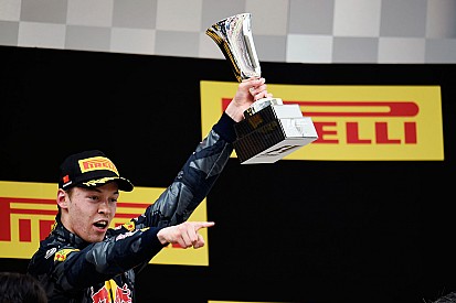 Criticado por Vettel, Kvyat ganha prêmio de "Piloto do Dia"