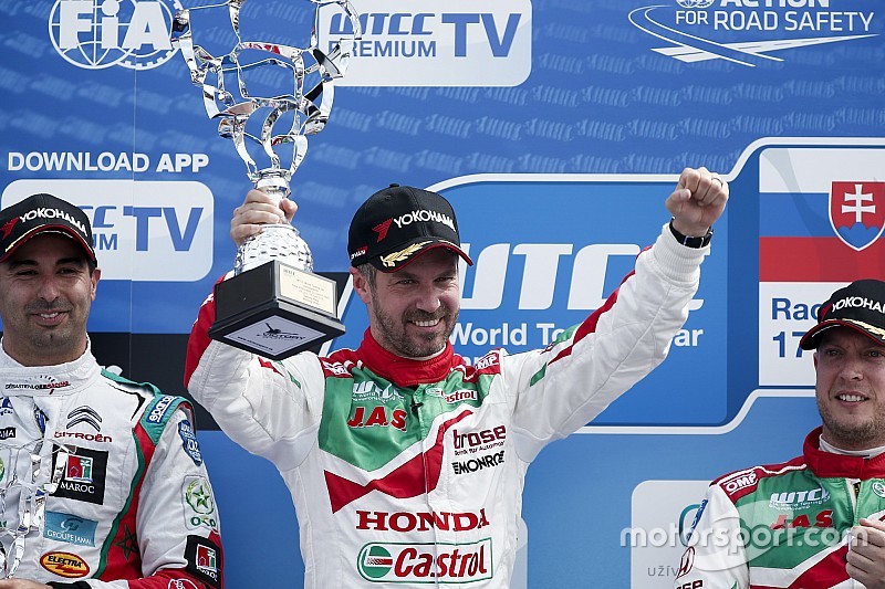 WTCCスロバキア:ホンダのモンテイロが43ポイント荒稼ぎ。選手権トップに