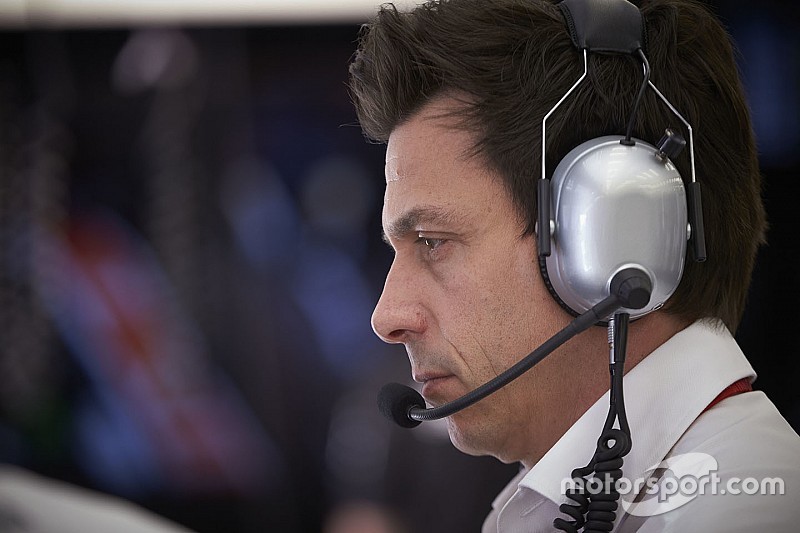 Wolff: "La F1 debería abandonar los cambios para 2017"