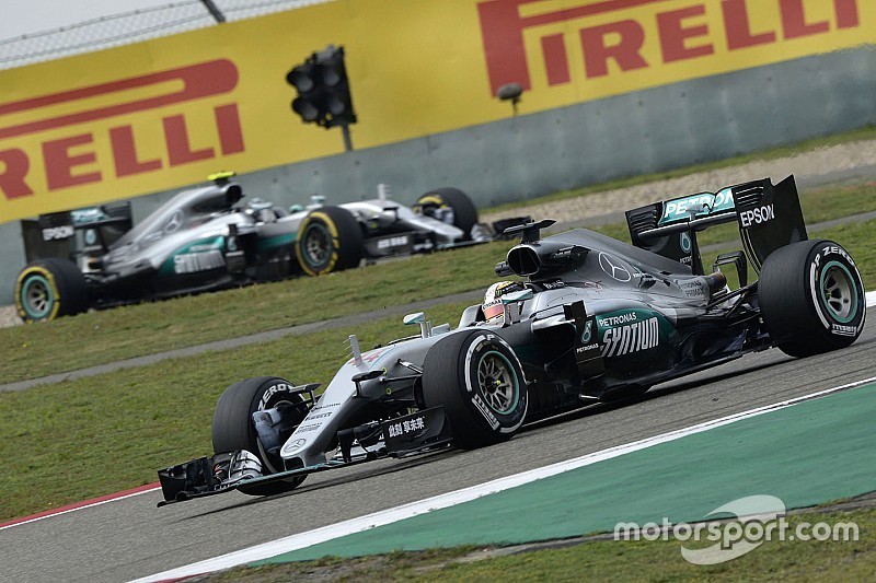 Lewis Hamilton, Mercedes AMG F1 Team W07, en Nico Rosberg, Mercedes AMG F1 Team W07