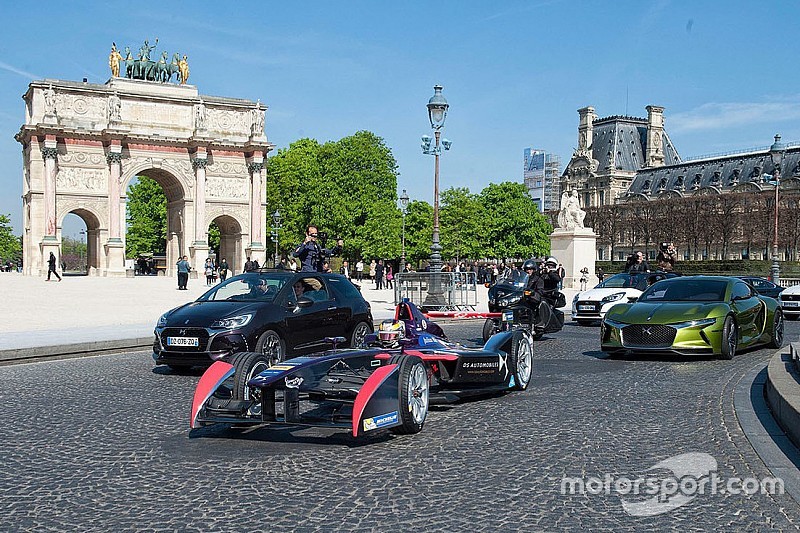 Galería: Vergne toma las calles de París