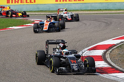 Alonso regrette un pilotage "à l'opposé de notre instinct"