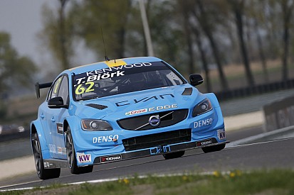 Bjork verbetert baanrecord, Tom Coronel op P6