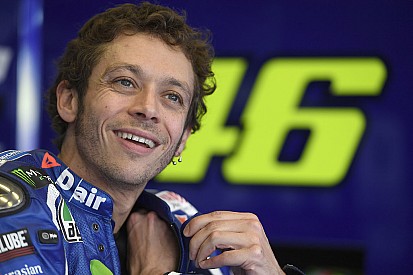 Rossi: “Si llegamos los tres a la última curva quizás gane el cuarto”