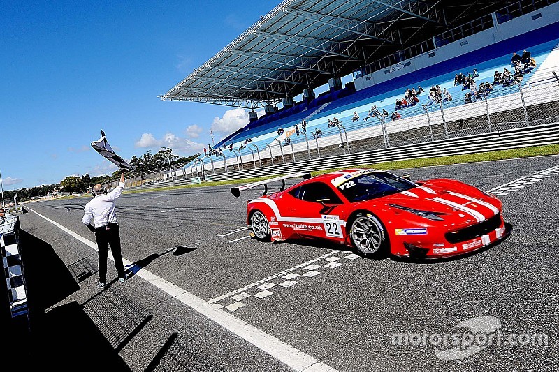 Il vincitore Shaun Balfe, Philip Keen, Ferrari 458 Italia GT3