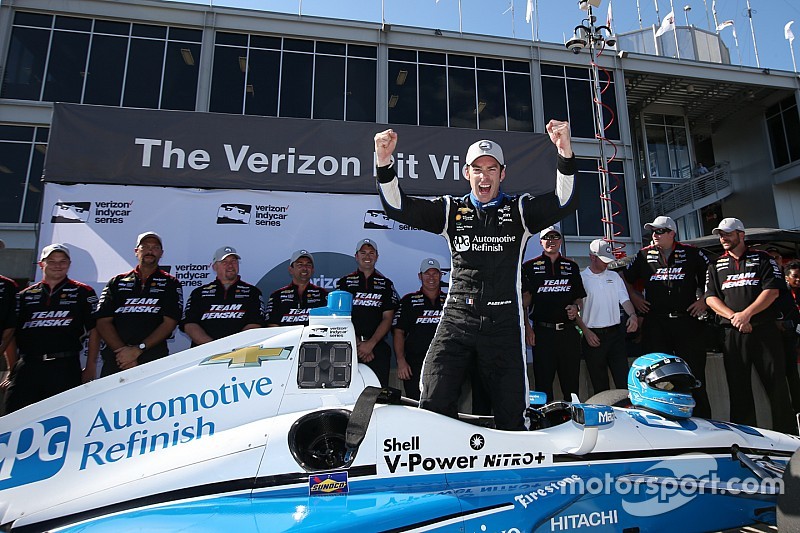 Ganador de la pole Simon Pagenaud, Team Penske Chevrolet