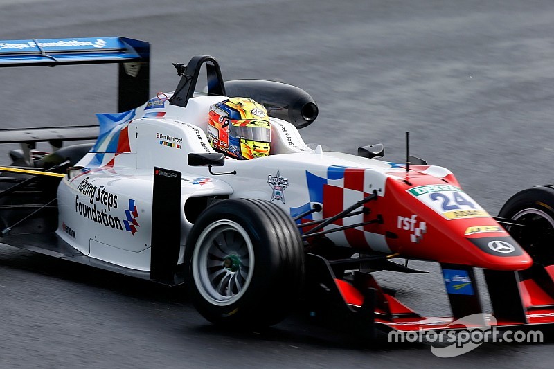 Ben Barnicoat wint race 3 na aanrijding tussen leiders