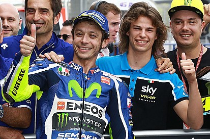 Rossi coccola il "suo" Bulega: "E' davvero qualcosa di speciale"