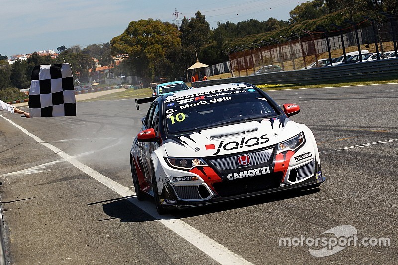 Le vainqueur Gianni Morbidelli, West Coast Racing, Honda Civic TCR