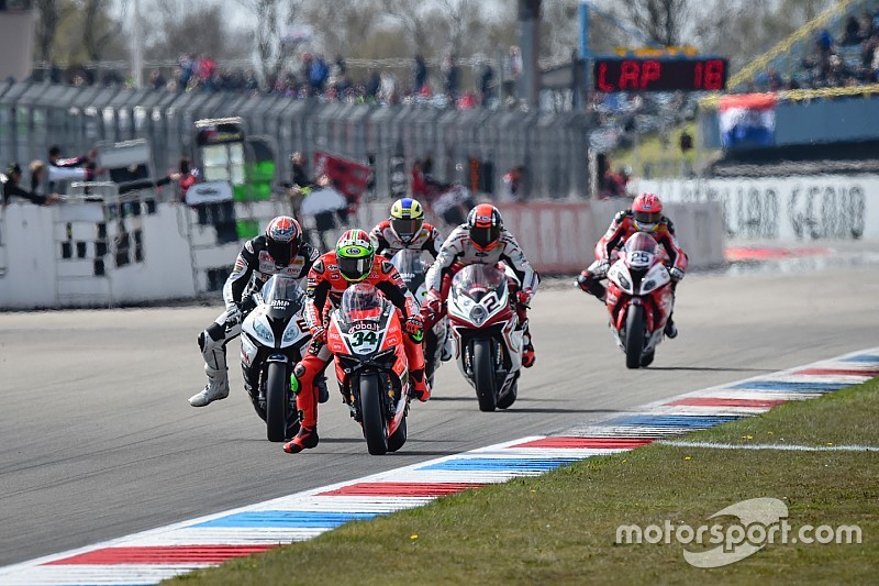 A Imola Pirelli porta la gomma posteriore di sviluppo che debuttò nel 2015
