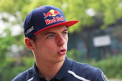Verstappen veut se "battre pour des podiums en 2017"