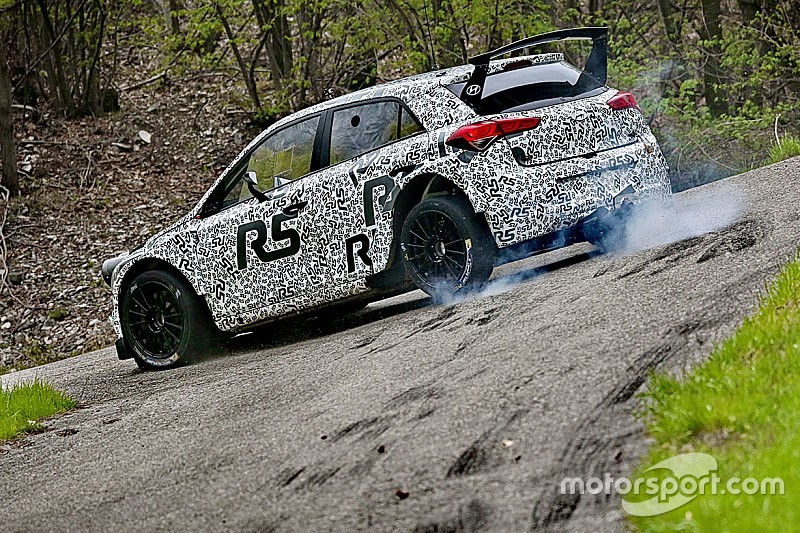 Oltre 900 km di test su asfalto in Italia per la Hyundai i20 R5