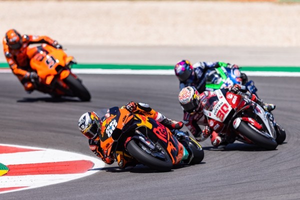 Brad Binder in Portimao starker Fünfter, Vorjahressieger Oliveira stürzt