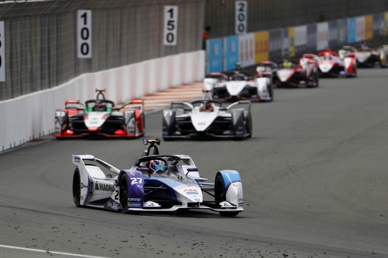 Formel E in Valencia: Auch das zweite Rennen stand kurz vor einem Desaster