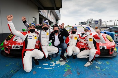 "Ein Doppelsieg für Sabine": Emotionaler Triumph für Frikadelli Racing