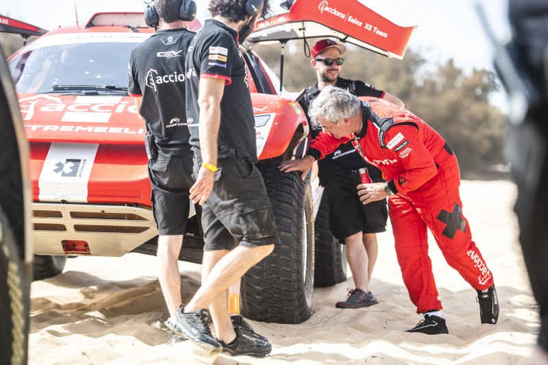 Sainz sen. sieht Nachteil durch verkürzte Mindeststandzeit beim Fahrerwechsel