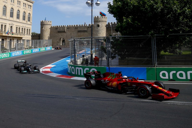 Charles Leclerc: Führung in Baku durch Ast verloren