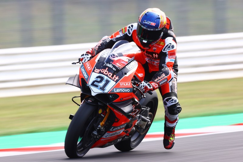WSBK Misano Lauf eins: Rinaldi treibt Rea in einen Fehler, Folger ohne Punkte
