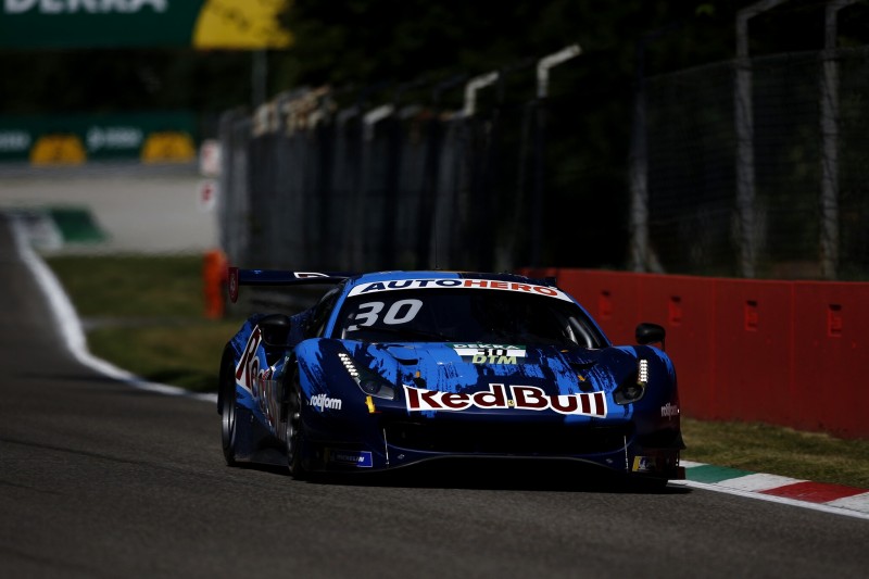 DTM-Rennen Monza 1: Red-Bull-Ferrari-Rookie Lawson besiegt Mercedes-AMG