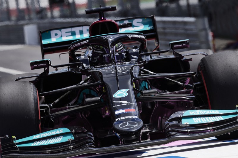 Hamilton 0,2 Sekunden vor Verstappen