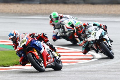 Honda fährt hinterher: Bautista in Donington chancenlos gegen Haslam