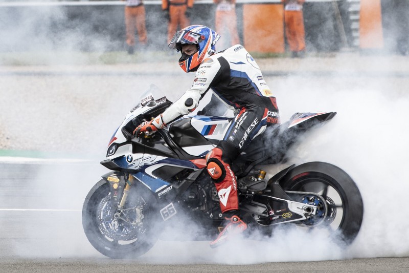 "Das nimmt uns etwas den Druck" - BMW in Donington auf dem Podium