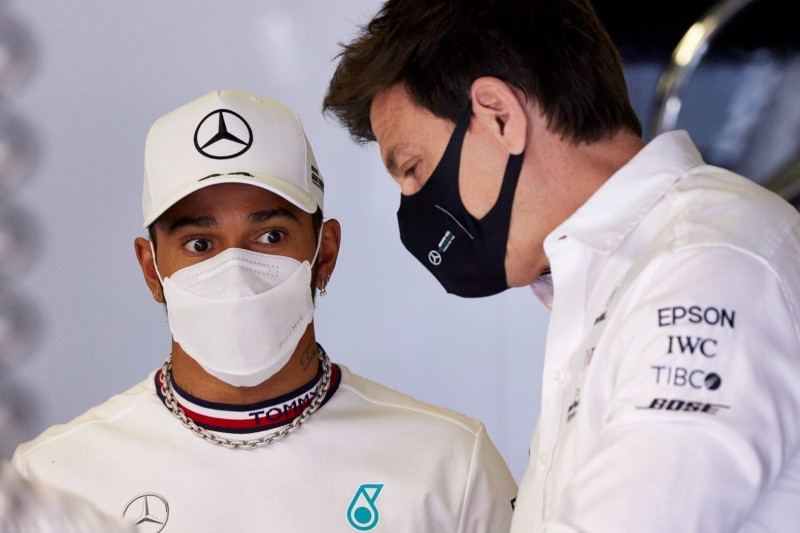 Lewis Hamilton: "Max läuft uns gerade auf und davon"