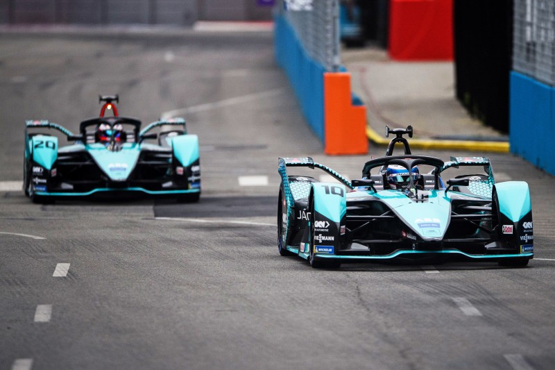 Formel E New York 2021: Jaguar erobert komplette erste Startreihe