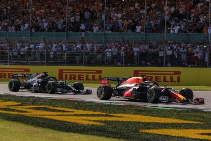 Bangen nach Unfall: Verstappen nach Kollision mit Hamilton out!