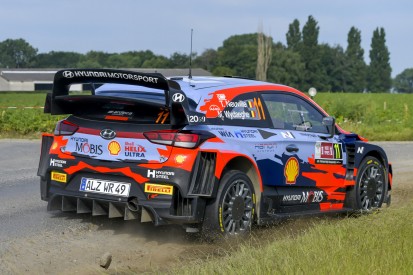 WRC Rallye Ypern 2021: Thierry Neuville stürmt an die Spitze