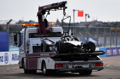 Startcrash in Berlin: Edoardo Mortara verletzt sich am Rücken