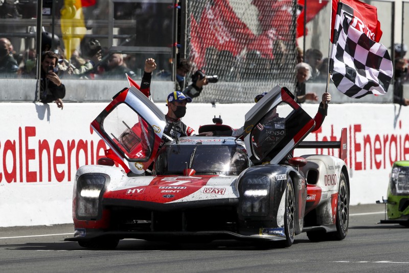 Toyota #7 erlöst sich mit Le-Mans-Sieg: "Sind so einen weiten Weg gegangen"