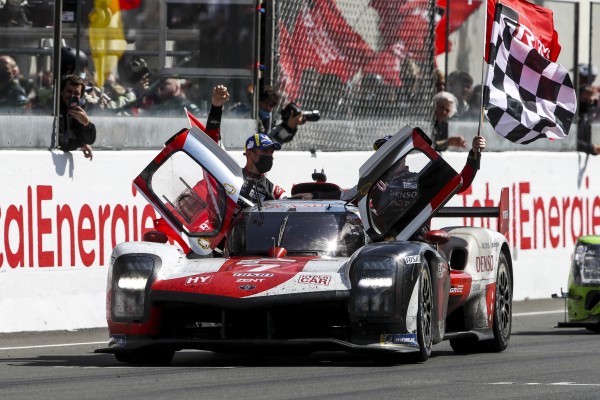 Toyota #7 erlöst sich mit Le-Mans-Sieg: "Sind so einen weiten Weg gegangen"