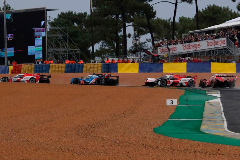 Chaos beim Le-Mans-Start: Toyota abgeschossen, Ferrari kracht in Corvette