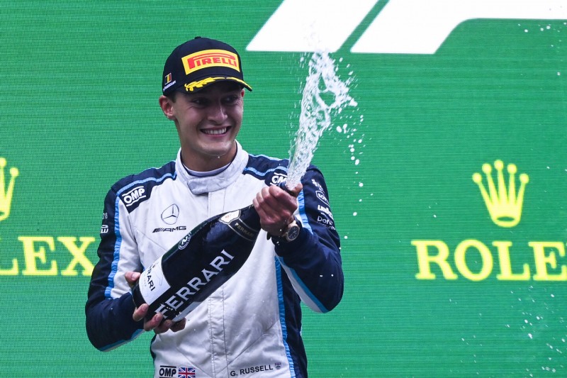 Verstappen: George Russell wird Lewis Hamilton das Leben schwer machen