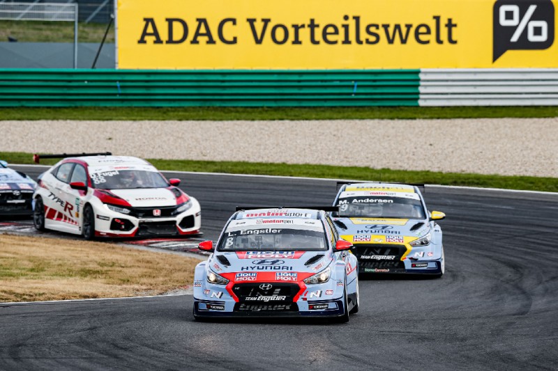 TCR Germany Lausitzring: Doppelsieg für Hyundai-Pilot Luca Engstler
