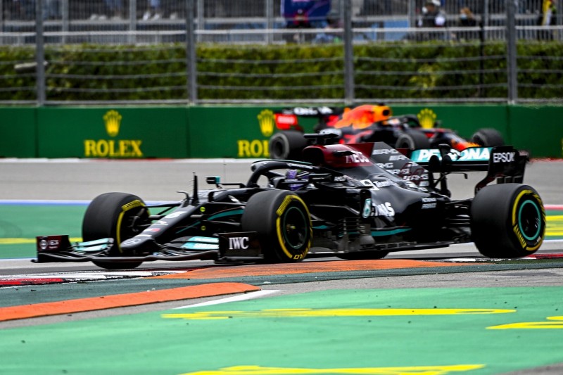 "Hätten uns den Arm abgebissen": Duell Mercedes vs. Red Bull spitzt sich zu