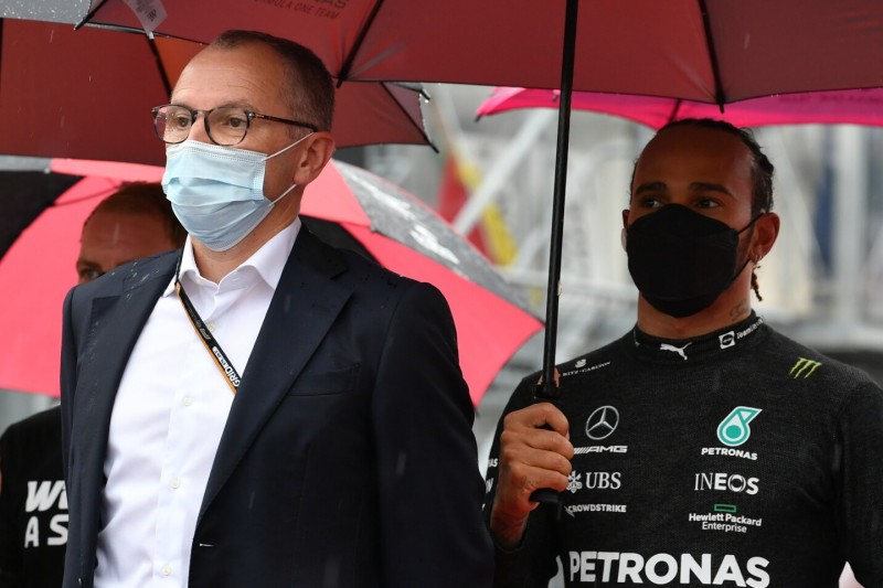 "Es ist wahr": Domenicali bestätigt Ferrari-Interesse an Hamilton